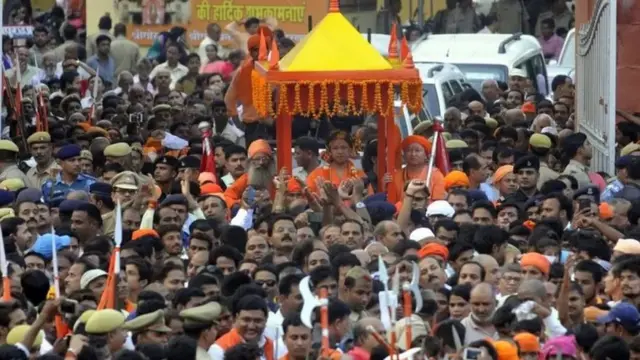 योगी आदित्यनाथ, नाथ संप्रदाय, गोरक्षधाम, भाजप, युवा हिंदू वाहिनी, उत्तर प्रदेश