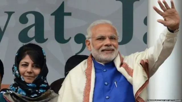 नरेंद्र मोदी, मुफ्ती