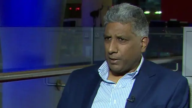 دال بابو، افسر سابق پلیس و از دوستان خانوادگی بیگم گفته تصمیم وزارت کشور "بسیار عجیب و غریب" است