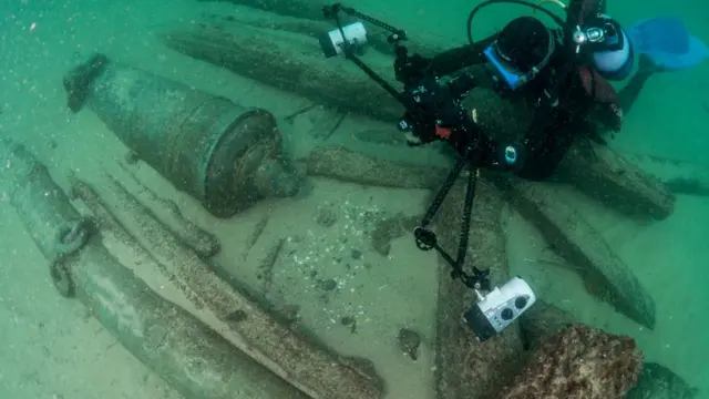 Embarcação encontrada no fundo do marrealsbet appCascais, Portugal, segundo especialistas, podem ajudar a contar história da cidade