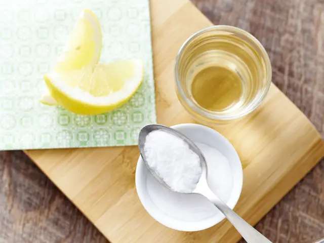 Le vinaigre, citron et bicarbonate de soude sont des nettoyants naturels populaires