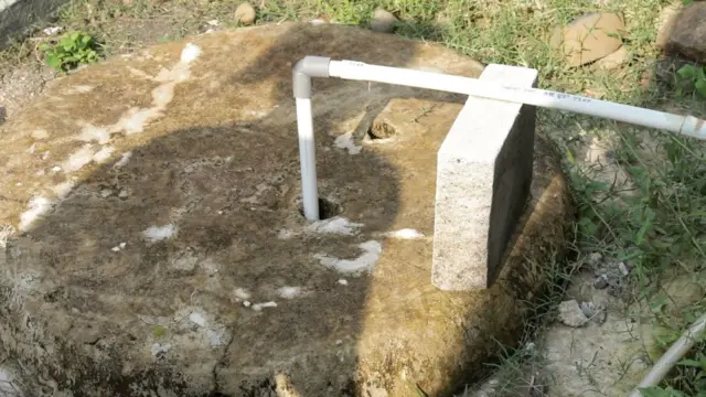 Sumur di rumah Vero kering jika musim kemarau, sehingga dia kerap meminta air dari tetangganya. 