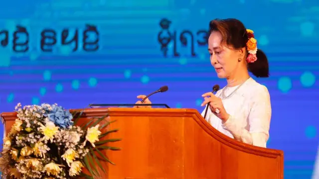 မြန်မာ ယူနီကုဒ် စံစနစ် ကူးပြောင်း အသုံးပြုတဲ့ အခမ်းအနားကို နေပြည်တော်မှာ ကျင်းပရာမှာ ဒေါ်အောင်ဆန်းစုကြည် တက်ရောက် မိန့်ခွန်း ပြော