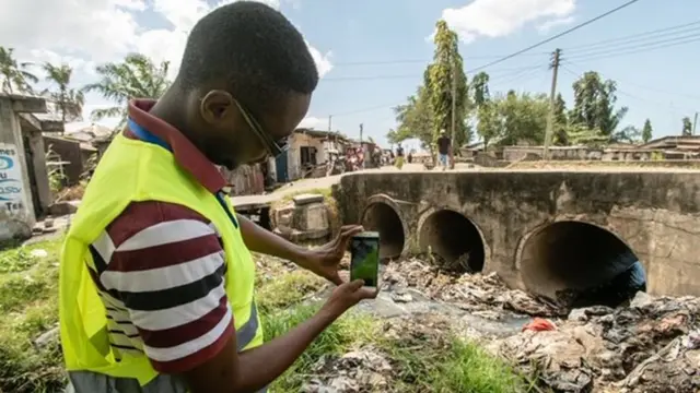 A volunteer mapper in Dar es Salaam