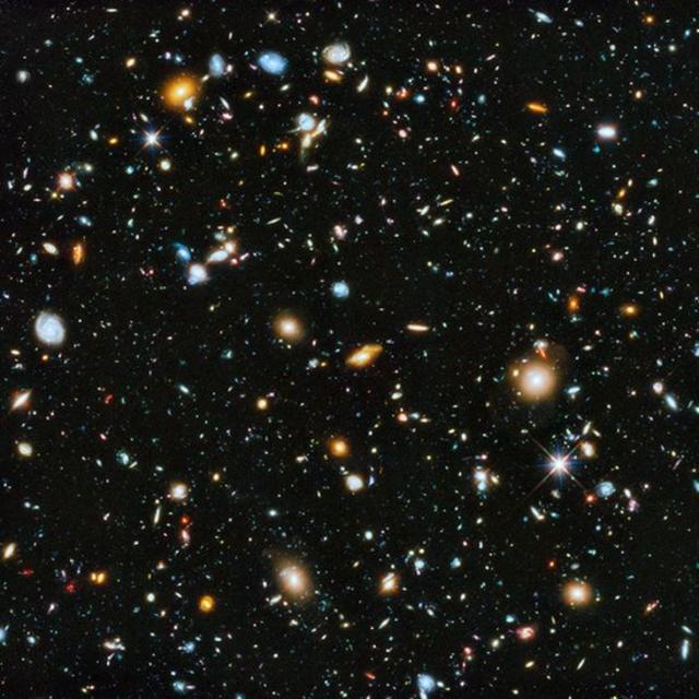 Galaxias con distintos brillos en la foto del Campo Ultra Profundo del Hubble