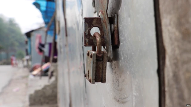 दुकान पर ताला