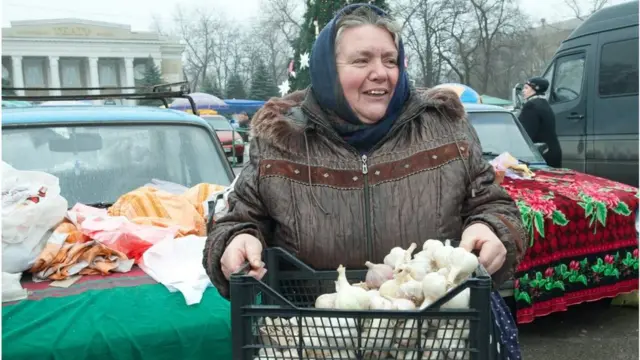 Чеснок в Украине выращивают преимущественно "в огороде", а не на полях