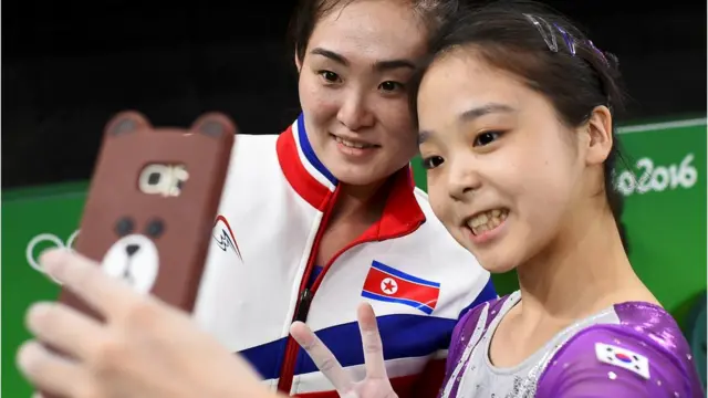 Lee Eun-Ju, da Coreia do Sul, e Hong Un Jong, da Coreia do Norte