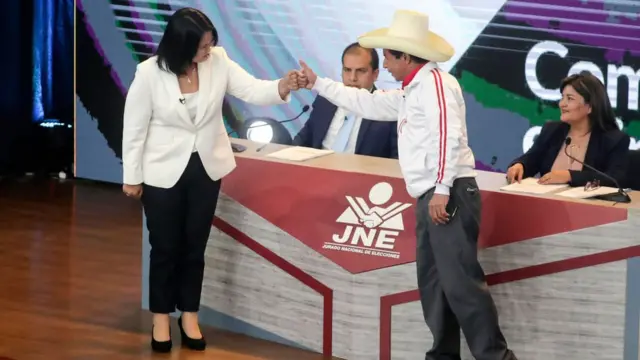 Pedro Castillo y Keiko Fujimori, en un debate electoral.