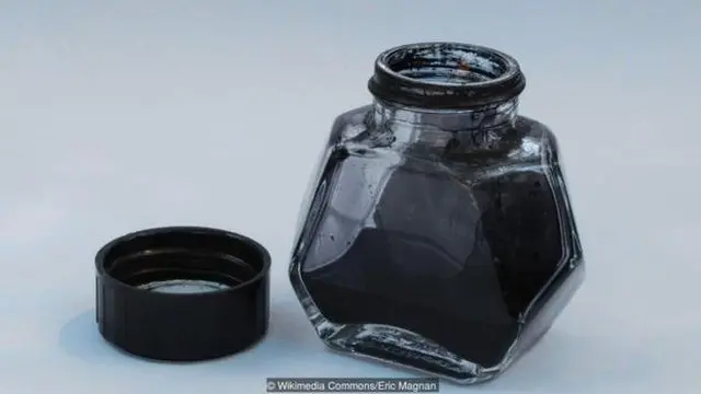 经验开放性更高的人更喜欢用"墨水"一词。