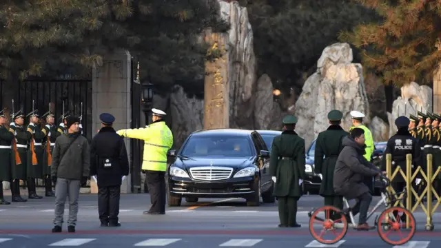 خروج از مهمانسرای دولتی