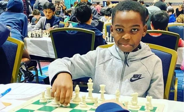 پس از موفقیت تنی در مسابقات شطرنج، سیل حمایتها برای او سرازیر شد