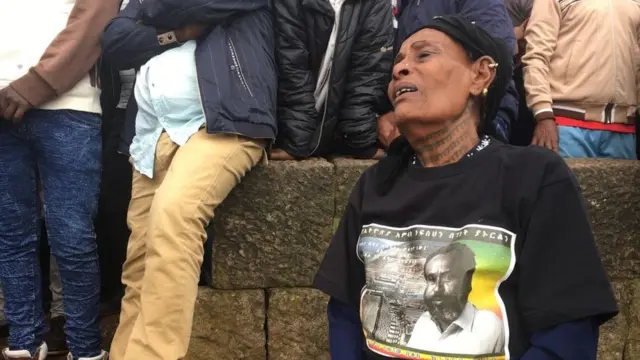 የኢንጅነር ስመኘው ስርዓተ ቀብር ላይ በርካቶች መሪር ሃዘናቸውን ሲገልጹ ነበር