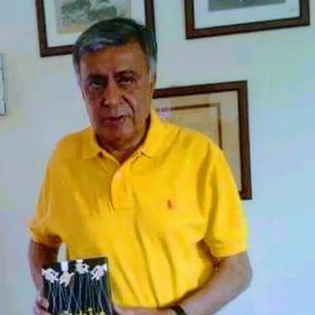 عارف نظامی کتاب میڈیا منڈی کو پکڑے ہوئے