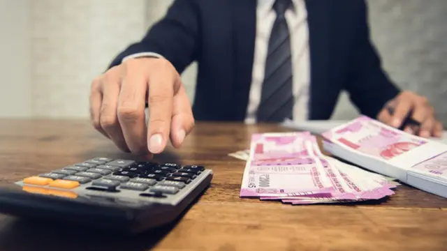 போலி பாரத ஸ்டேட் வங்கி கிளை நிறுவ திட்டம் : மூன்று பேர் கைது.