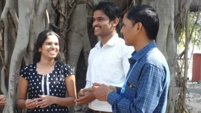 मित्रांसोबत अमृता