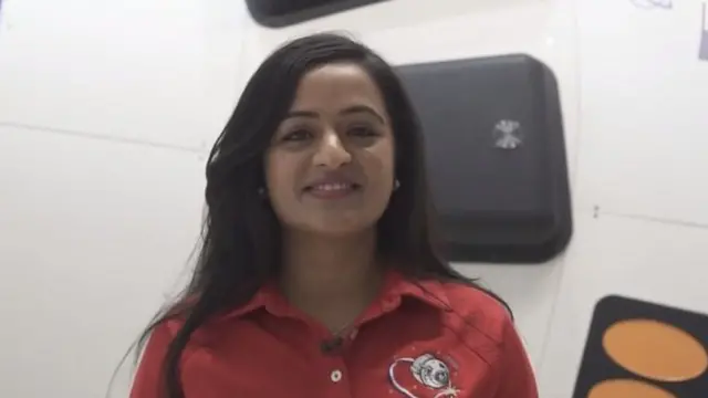 کاویا مانیاپو روی "استارلاینر" کار می‌کند، فضاپیمای شرکت بوئینگ که قرار است فضانوردان را به مرکز فضایی بین‌المللی ببرد