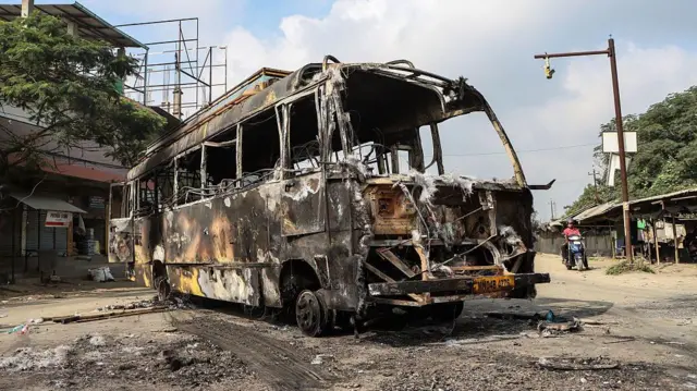 রাজধানী ইম্ফলের  একটি বাস জ্বালিয়ে দেওয়া হয় গতবছর 