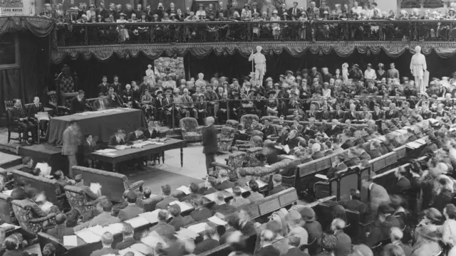 爱尔兰民族主义者在1919年已经另行组成自己的议会，争取全面独立。