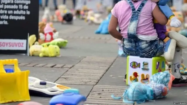 दोषींना कडक शिक्षा व्हावी असं मत स्थानिकांनी व्यक्त केलं.