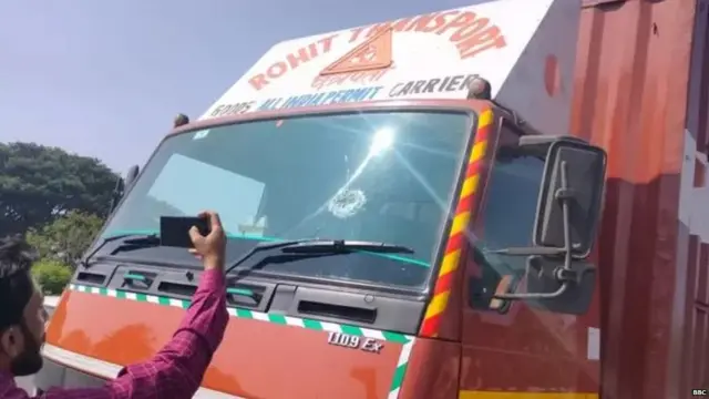 भीड़ का पथराव