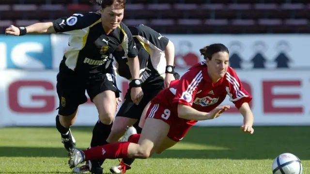 فرانكفورت وأوميو للكرة النسائية