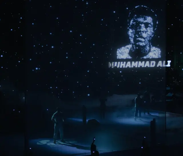 Ljubitelji boksa su se na ceremoniji prisetili i brojnih bokserskih asova, među kojima je najveći svakako Muhamed Ali.