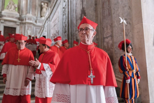 يعود الفيلم إلى تاريخ البابا فرنسيس وعلاقته بالديكتاتورية العسكرية في الأرجنتين