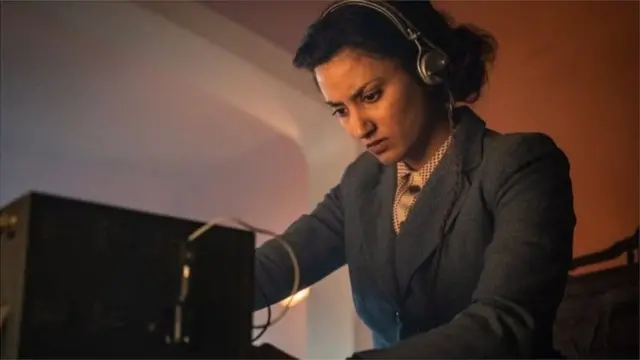 বিবিসির একটি জনপ্রিয় ড্রামা সিরিজ ডক্টর হুর একটি এপিসোডে নুরের ভূমিকায় অভিনয় করেন অভিনেত্রী অরোরা মেরিয়ন