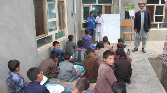 هغه کور چې پوهنې وزارت دغه ښوونځي ته په کرایه نیولی