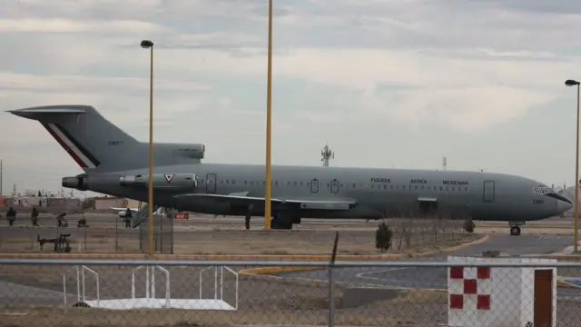 Avión en el que se llevaron al "Chapo".
