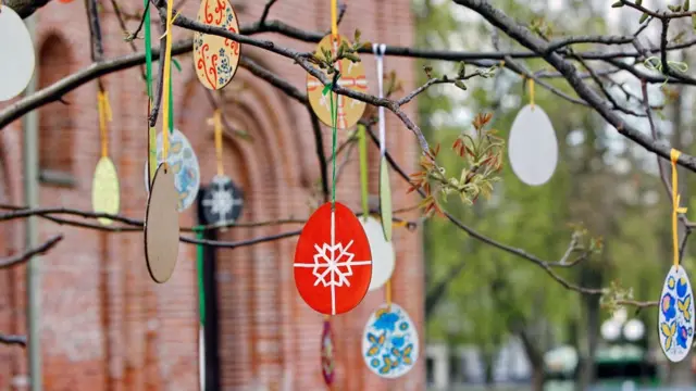 дерево, писанки