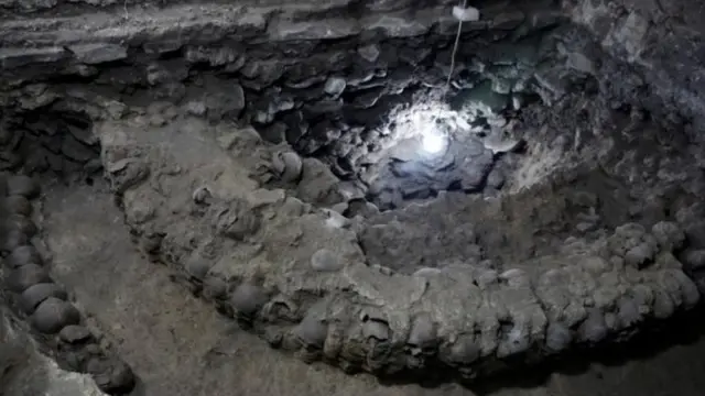 খুলি দিয়ে নির্মিত ভবন