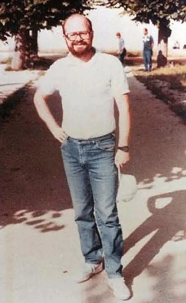 انیس نقاش قبل از قتل شاپور بختیار