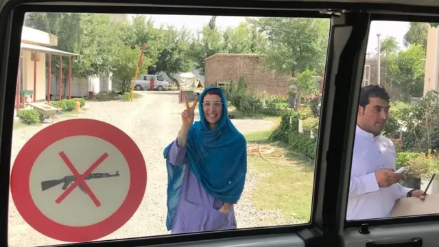 د.رشا أثناء عملها في أفغانستان مع منظمة أطباء بلا حدود