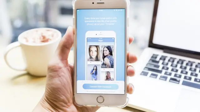 সঙ্গী বাছাই এর জন্য এখন অনেকেই ডেটিং অ্যাপের ওপর নির্ভর করে