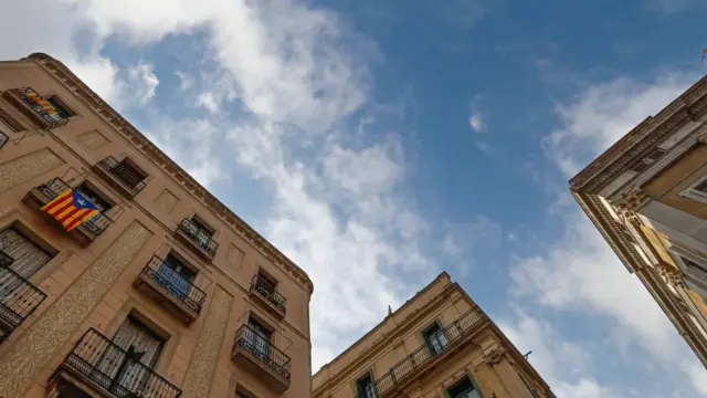 Esteladas en un edificio de Barcelona.