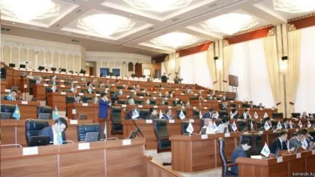 Төрөбаев өзүнүн шайлоого катышаар катышпасын 10-февралда так айтаарын да кошумчалады