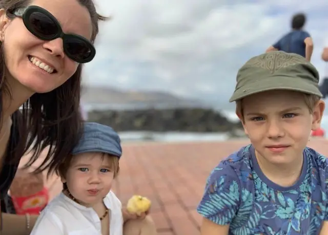 ছোট ছেলে রিও'র ঘুমের সমস্যা ঠিক করতে ঘুম-পাড়ানি একটি অ্যাপ ব্যবহার করেন মা আনাক মার্টিন