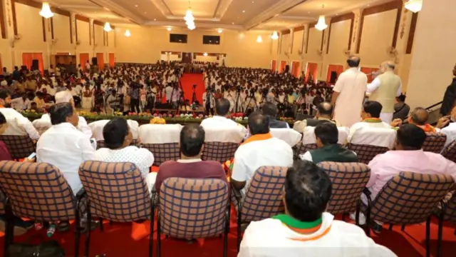 दलित समाज के प्रतिनिधियों के साथ अमित शाह का संवाद