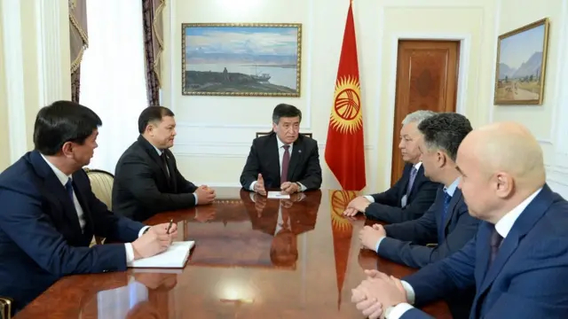 Көпчүлүк коалициядагы үч фракциянын лидерлери президент менен жолукту