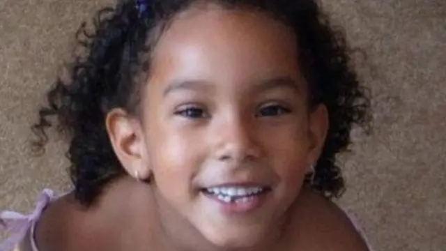 স্কুলে একেবারে শিশু বয়সেই প্রথম বর্ণবাদী আচরণের শিকার হন চেভি ওকলি