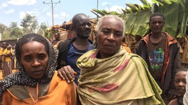 እናትና ልጅ በመጠለያው ውስጥ