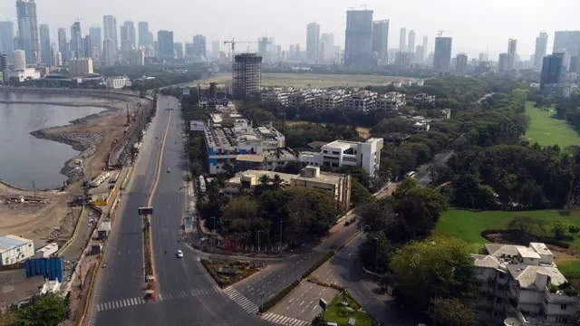 கொரோனா கொல்வதற்கு முன்பாக பட்டினி எங்களைக் கொன்றுவிடும் - இந்திய துயரம்