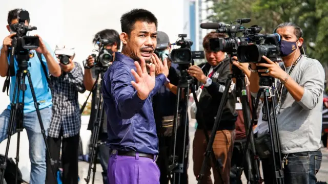 นายปติวัฒน์ สาหร่ายแย้ม หรือหมอลำแบงค์