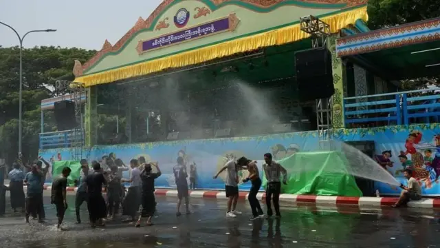 မုံရွာမြို့ ဗဟိုမဏ္ဍပ် အကျနေ့မြင်ကွင်း