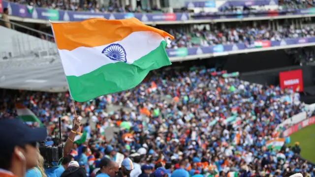 ભારતીય ટીમનો ઉત્સાહ વધારતા પ્રશંસકો