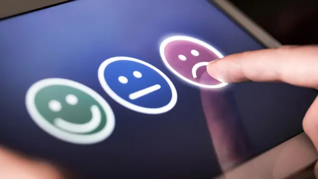 Cara feliz, cara neutra y cara enojada