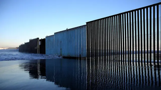 стена на границе с Мексикой