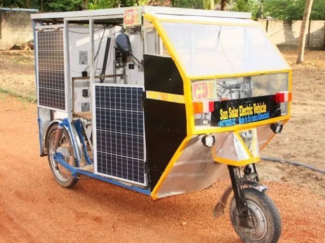 කිලිනොච්චිය මධ්‍ය මහා විද්‍යාලයේ 10 වෙනි ශ්‍රේණියේ අධ්‍යාපනය ලබන සුන්දරලිංගම් පිරනවන් විසින් එම නව නිර්මාණය කර ඇත්තේ ඉවතලන දෑ යොදා ගනිමිනි